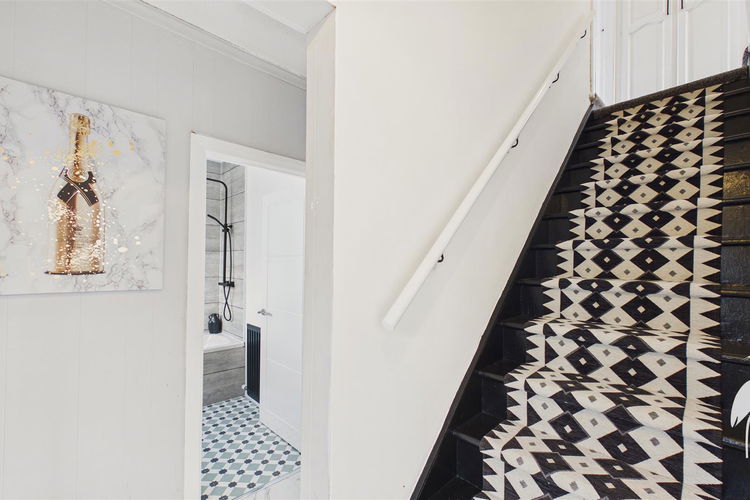 Entrance Lobby - Picture 9 of 16