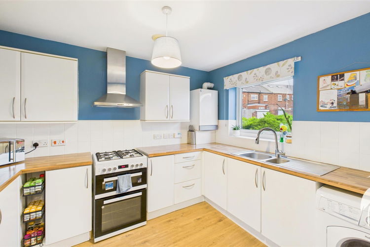 Kitchen - Picture 7 of 27