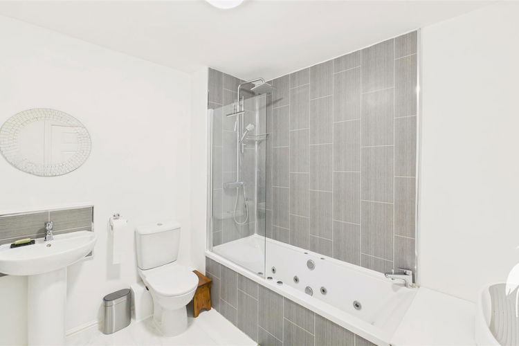 Bathroom - Picture 18 of 27