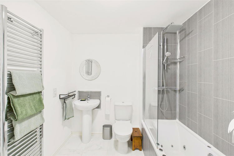 Bathroom - Picture 19 of 27