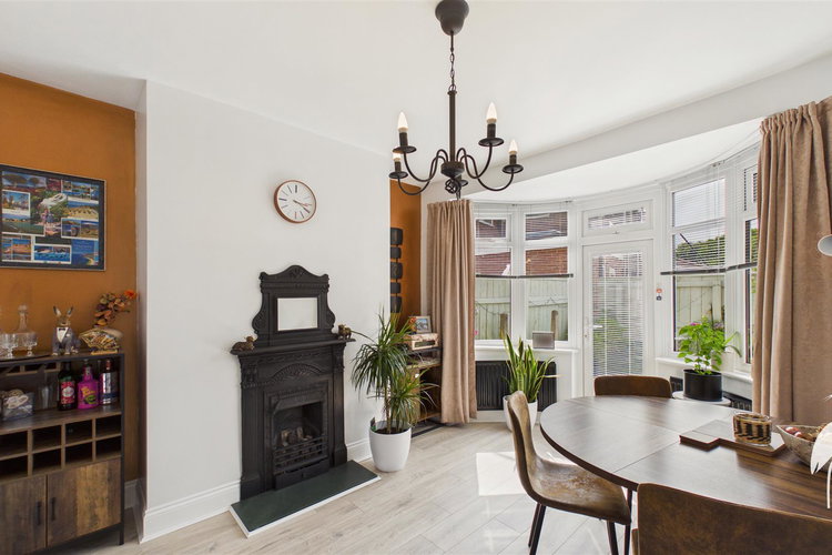 Dining Room - Picture 5 of 38