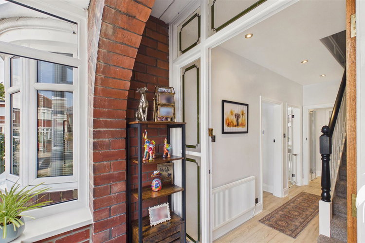 Entrance Porch - Picture 17 of 38