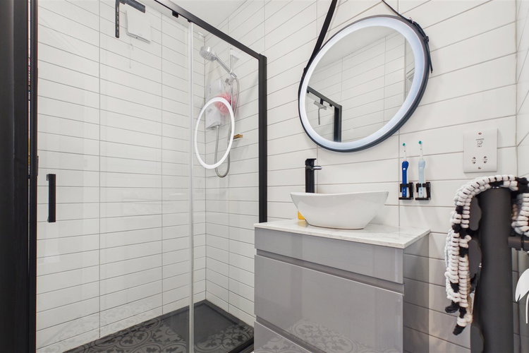 En-Suite Shower Room - Picture 23 of 38