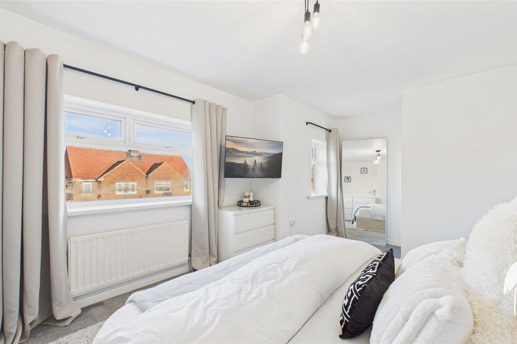 Bedroom 1 - Picture 16 of 19