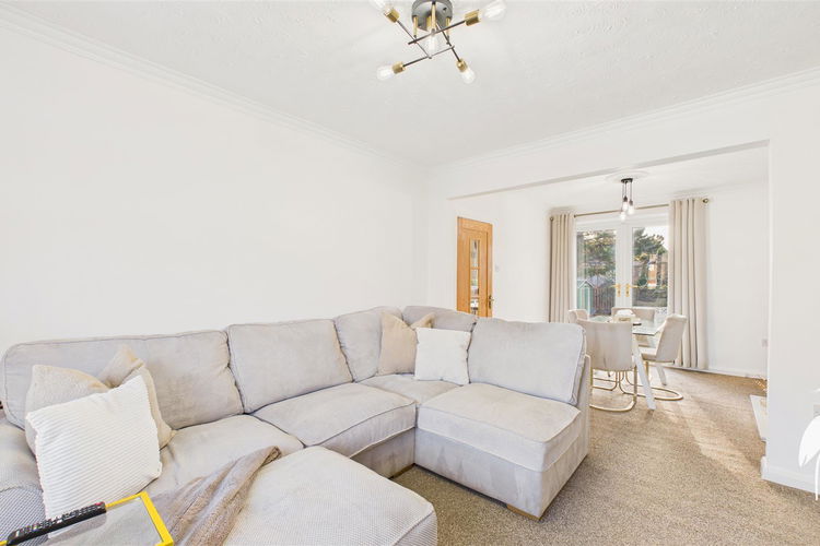 Lounge - Picture 3 of 19