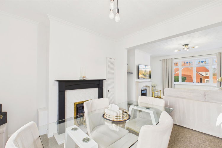 Dining Room - Picture 6 of 19