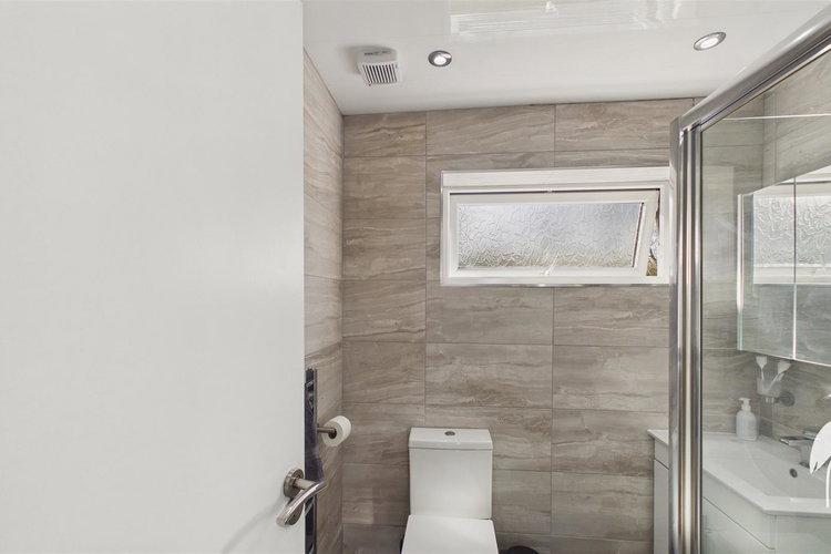 Shower Room - Picture 19 of 24