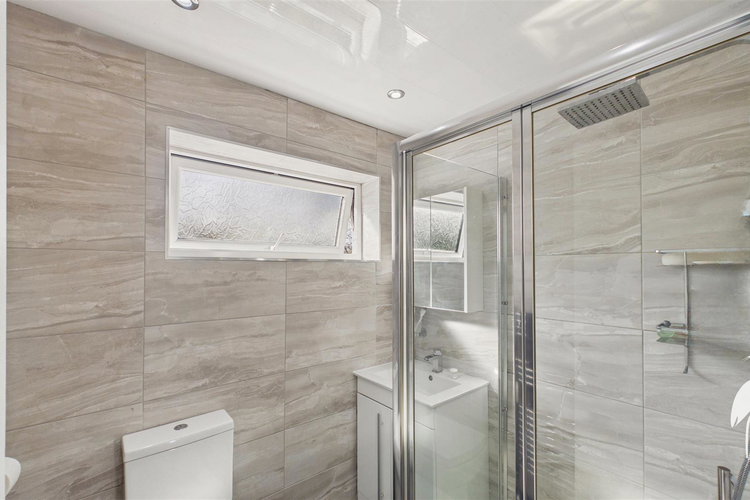 Shower Room - Picture 20 of 24