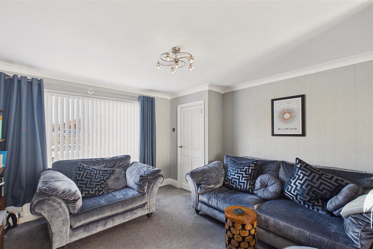 Lounge/Dining Room - Picture 3 of 24