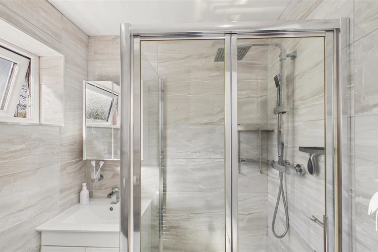 Shower Room - Picture 21 of 24