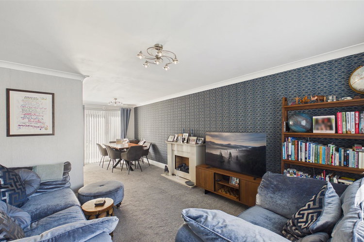 Lounge/Dining Room - Picture 4 of 24