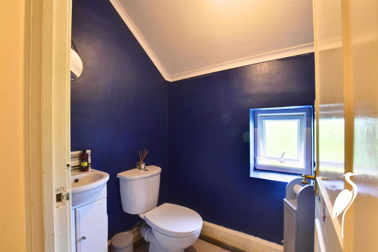 Washroom - Picture 13 of 16