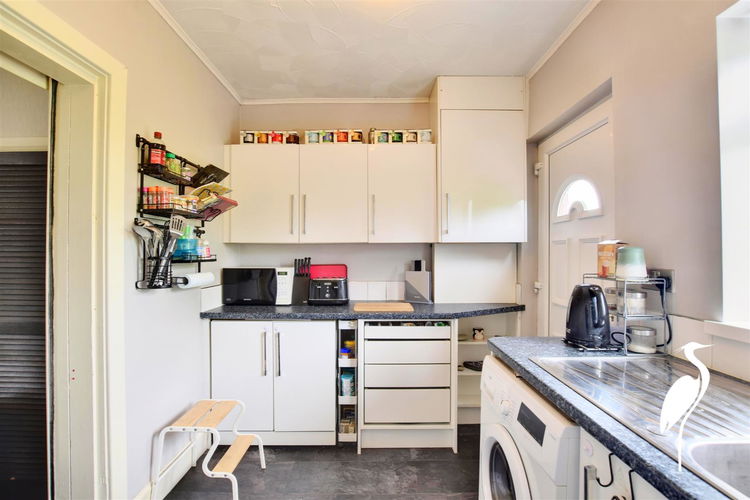 Kitchen - Picture 4 of 16