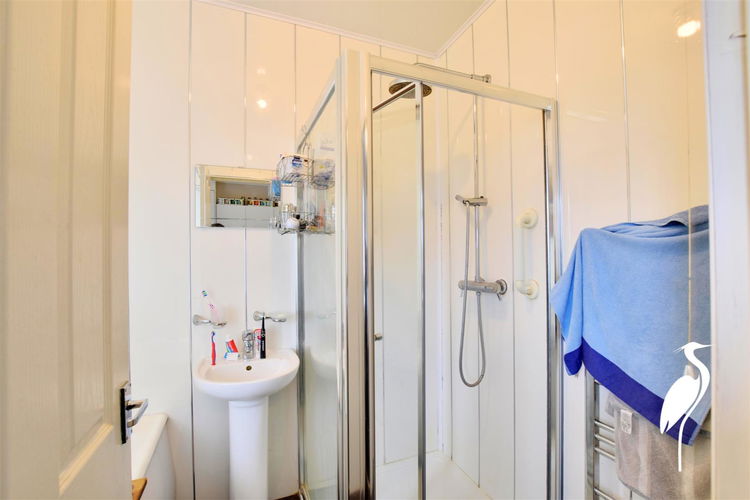 Bathroom - Picture 7 of 16