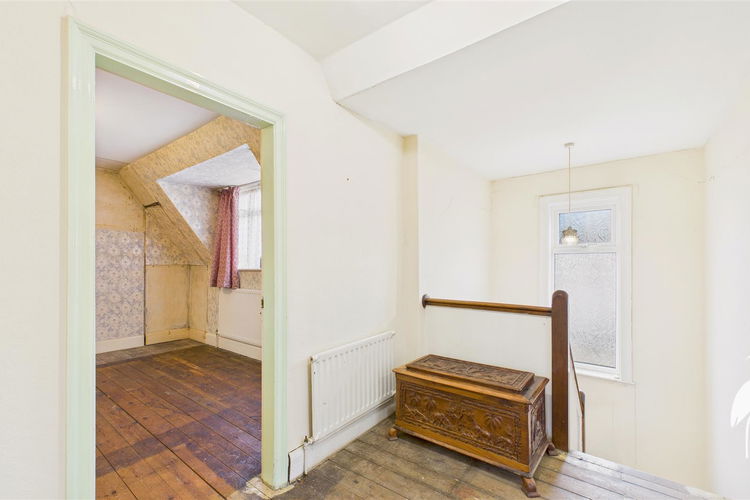 First Floor Landing - Picture 12 of 15