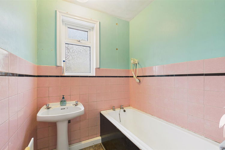 Bathroom - Picture 14 of 15