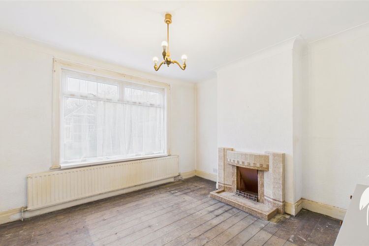 Dining Room - Picture 4 of 15