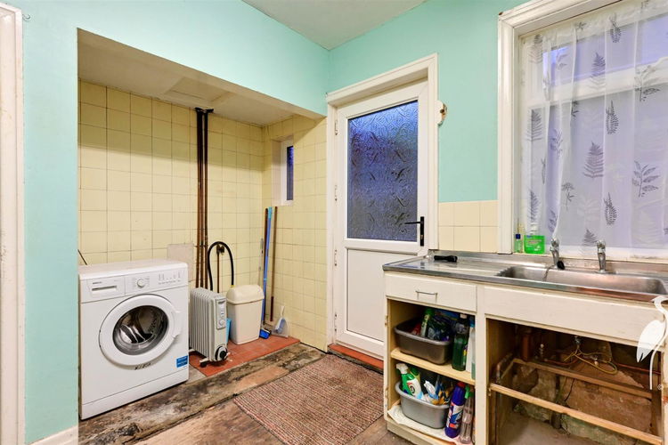 Kitchen - Picture 5 of 15