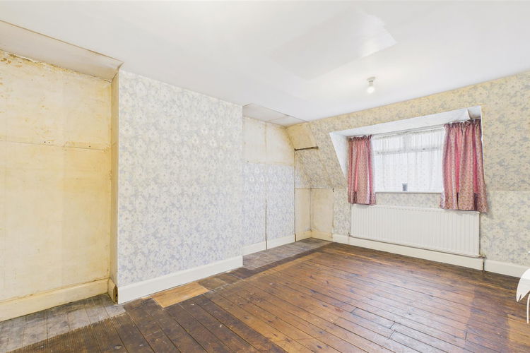 Bedroom 1 - Picture 8 of 15