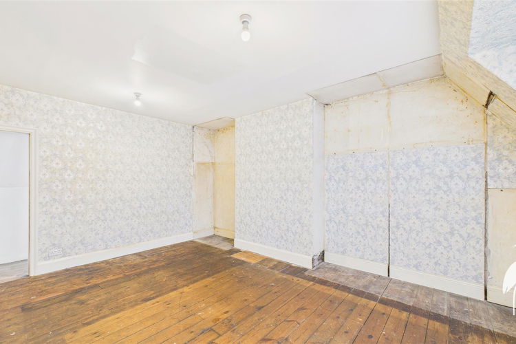 Bedroom 1 - Picture 9 of 15