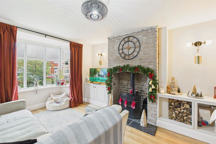 Lounge - Picture 2 of 25