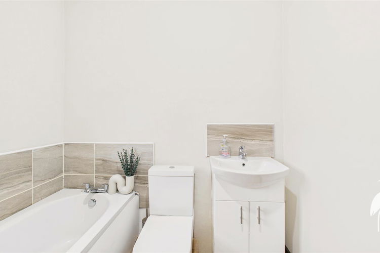 Bathroom - Picture 21 of 25