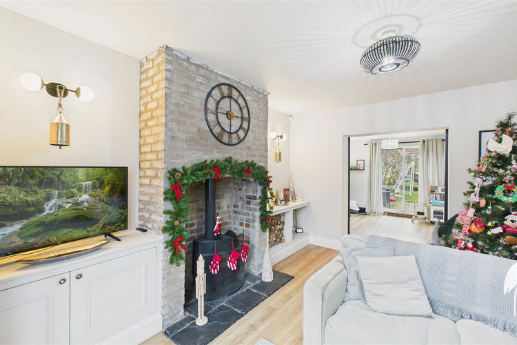 Lounge - Picture 4 of 25