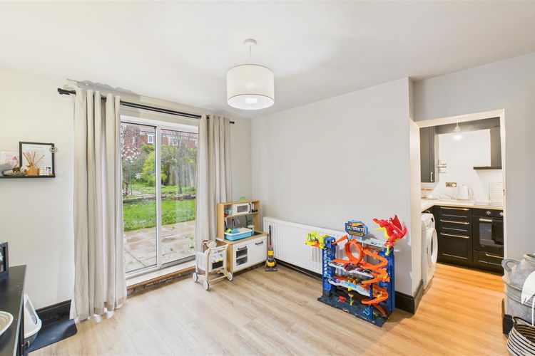 Dining Room - Picture 7 of 25