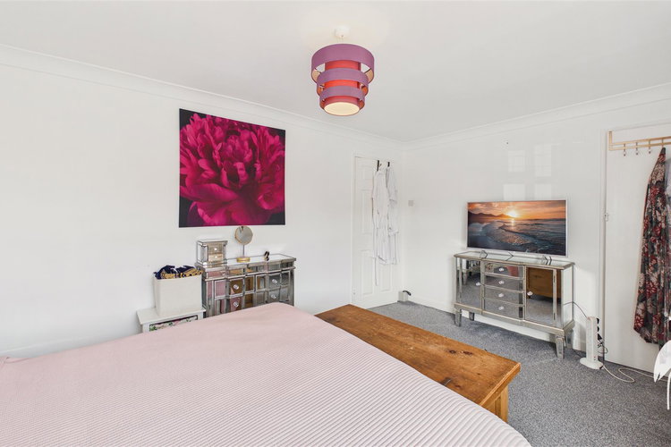 Bedroom 1 - Picture 11 of 17