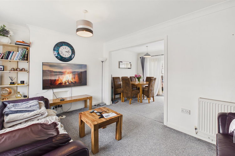 Lounge - Picture 4 of 17