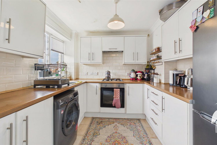 Kitchen - Picture 6 of 17