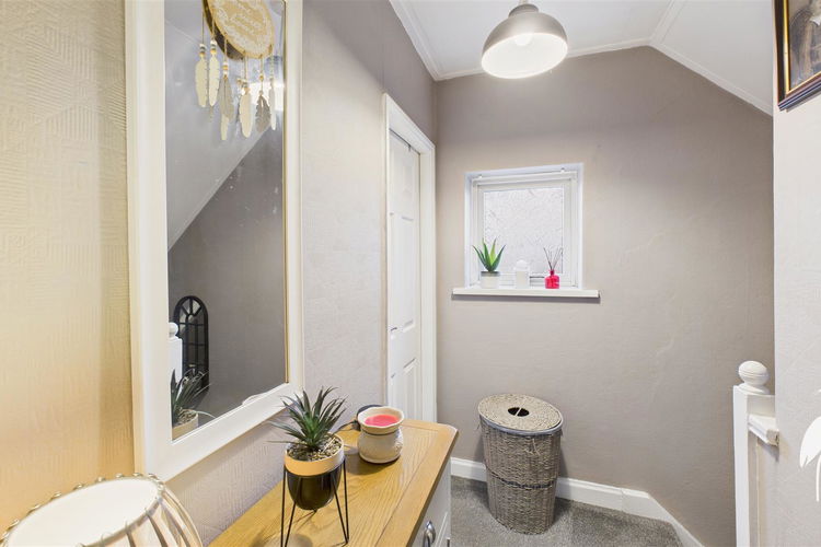 First Floor Landing - Picture 12 of 21