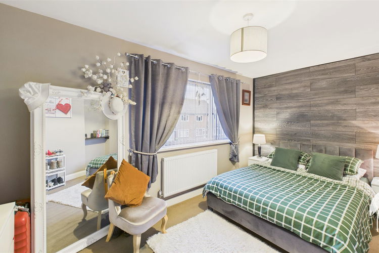 Bedroom 1 - Picture 9 of 21