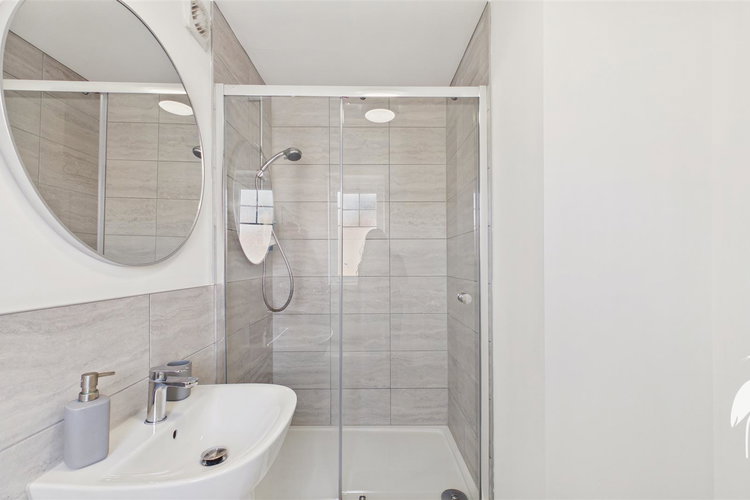 En Suite Shower Room - Picture 21 of 41