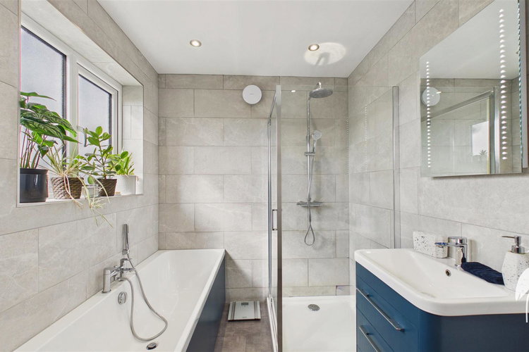 Bathroom - Picture 22 of 28