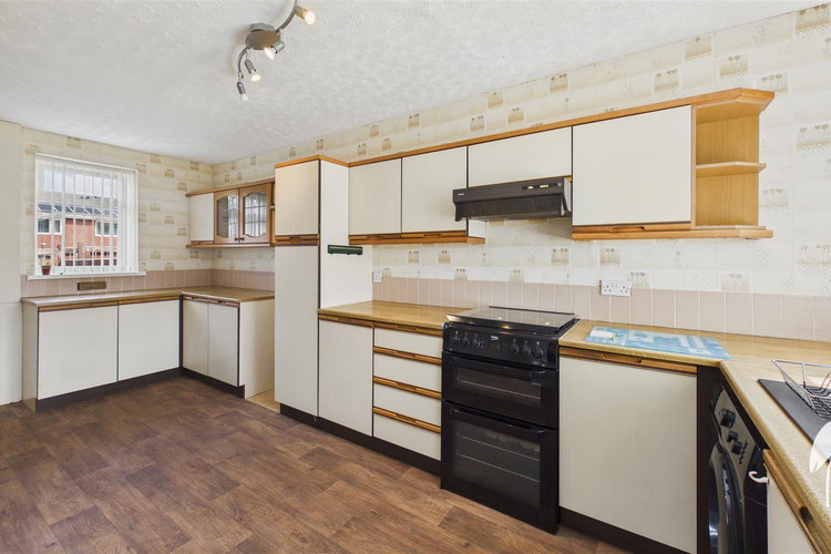 Kitchen - Picture 6 of 16
