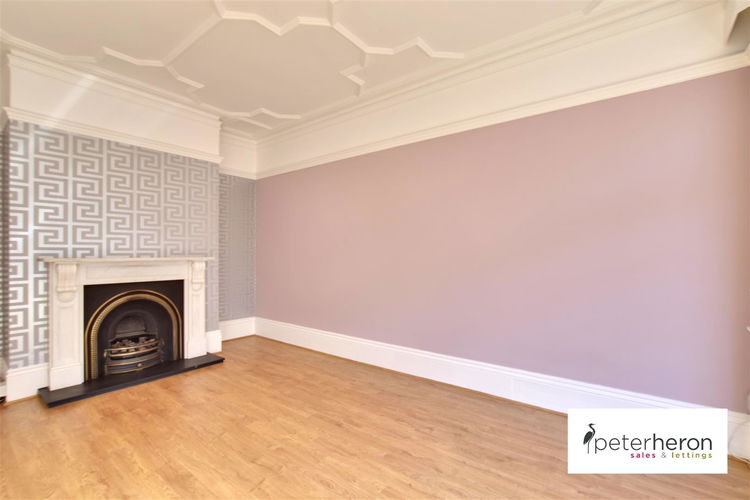 Lounge - Picture 3 of 21