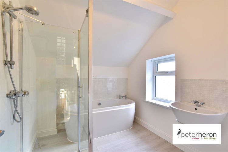 Bathroom - Picture 10 of 17