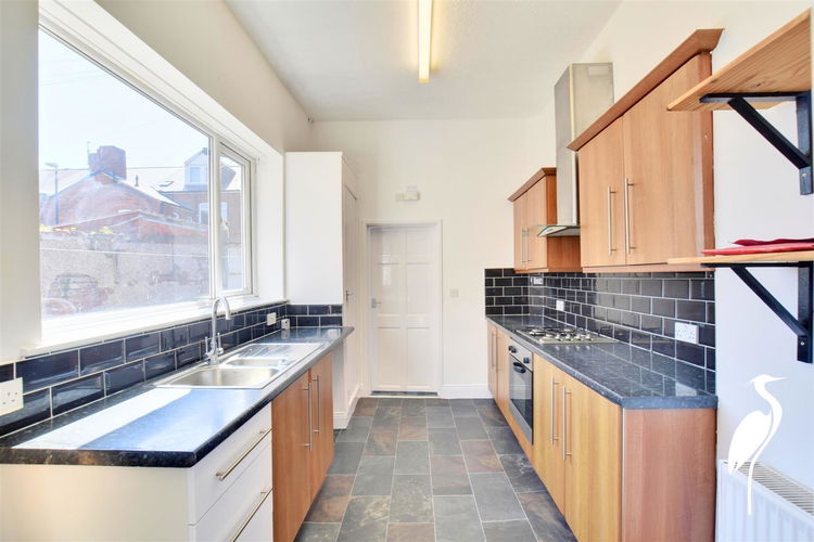 Kitchen - Picture 5 of 18