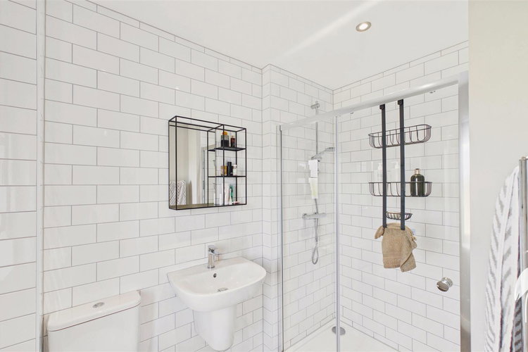 En-Suite Shower Room - Picture 20 of 33