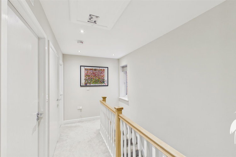 First Floor Landing - Picture 27 of 33