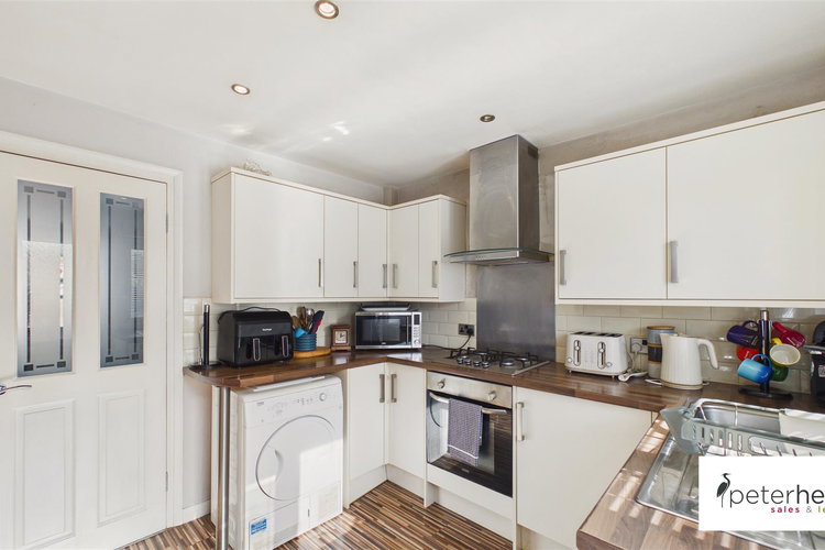 Kitchen - Picture 7 of 19