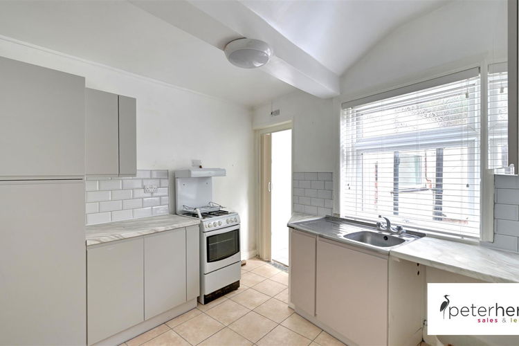 Kitchen - Picture 4 of 14