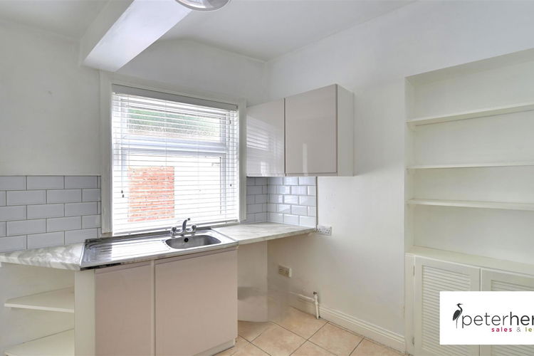 Kitchen - Picture 5 of 14