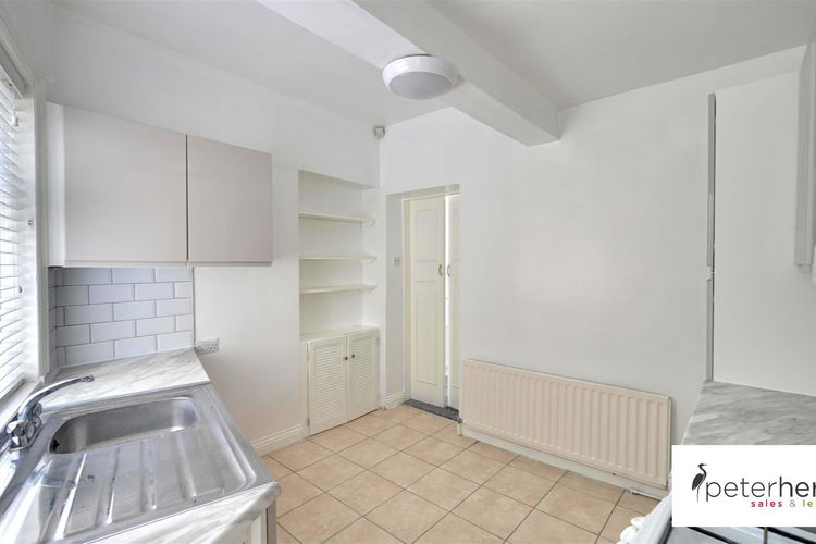 Kitchen - Picture 7 of 14