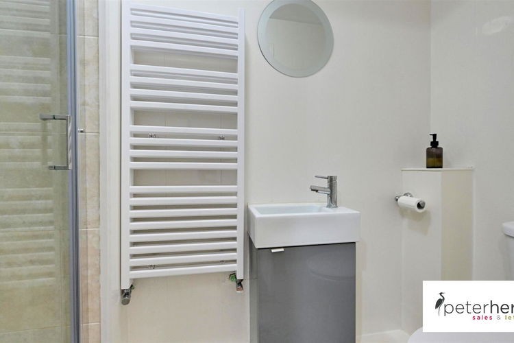 Shower Room - Picture 12 of 33
