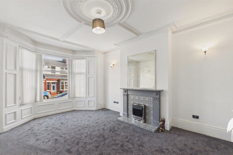 Lounge - Picture 2 of 24