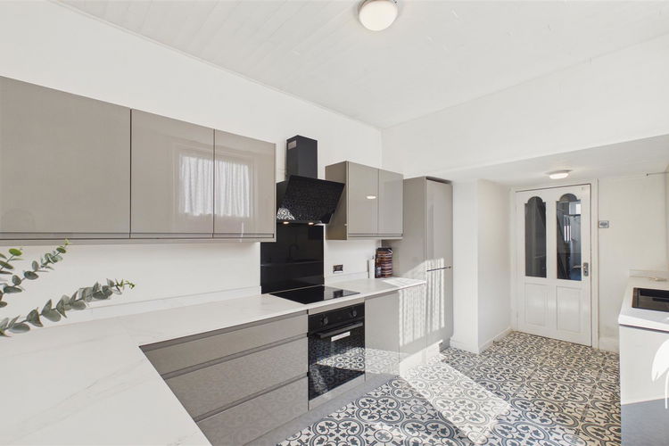 Kitchen - Picture 5 of 24