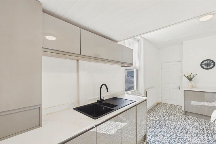 Kitchen - Picture 6 of 24