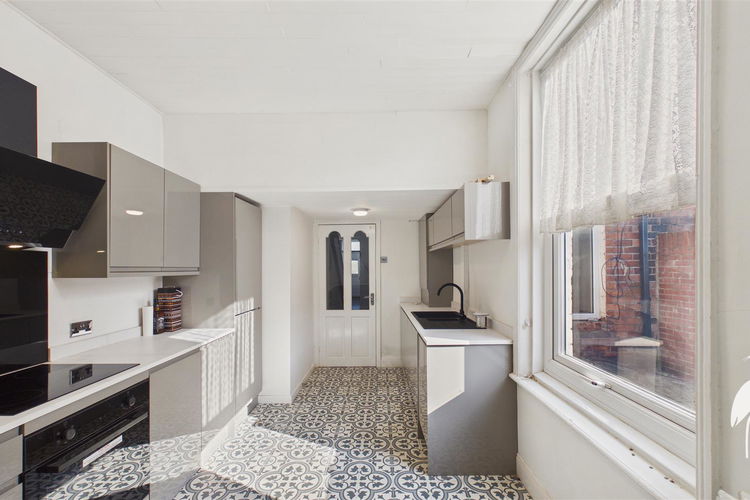 Kitchen - Picture 7 of 24